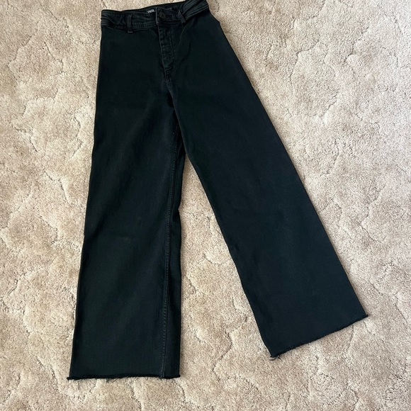 🍁 Fall Style Bundle 🍁 Jeans, Sweater & Sneaker Bundle, perfect for the season! - Picture 7 of 16